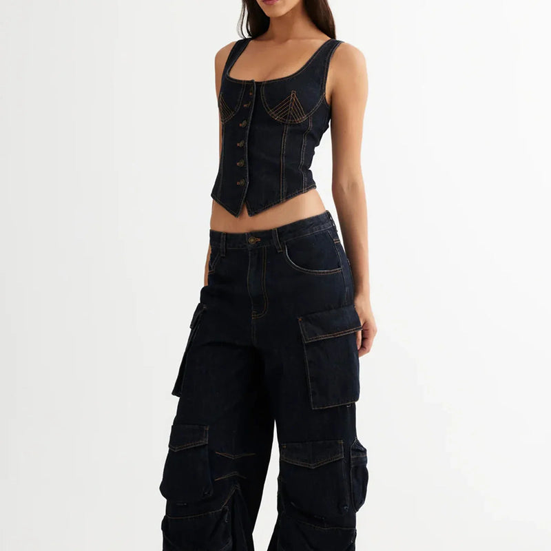Blusa Feminina Slim em Denim – Estilo Retro Y2K com Decote Quadrado
Destaque-se com esta blusa feminina em denim, inspirada no estilo Y2K americano que voltou com tudo!
Com design slim, decote quadrado, costas descobertas