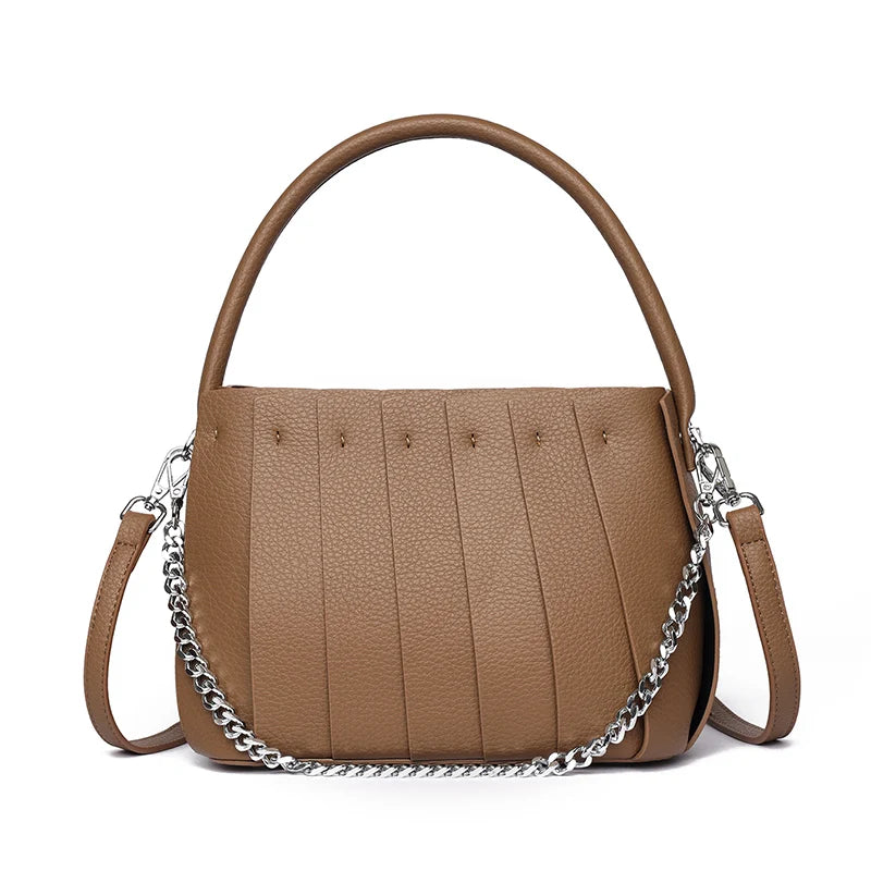 Bolsa de Ombro Pregueada – Estilo Elegante e Compacto
Descubra a elegância prática da nossa Bolsa de Ombro Pregueada Original, ideal para mulheres modernas que valorizam estilo e funcionalidade no dia a dia.
Perfeita como