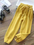 Leggings Térmicas de Inverno Femininas – Conforto e Calor em Qualquer Ocasião
Mantenha-se quente e elegante nos dias frios com estas leggings térmicas forradas a fleece. Feitas com tecido grosso e reforçado, proporciona